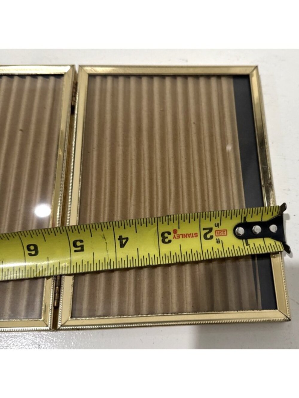 Vintage MCM Ornate Gold Tone Metal Bi-Fold Double Hinged Picture Frame 5"x7" - Picture 6 of 6